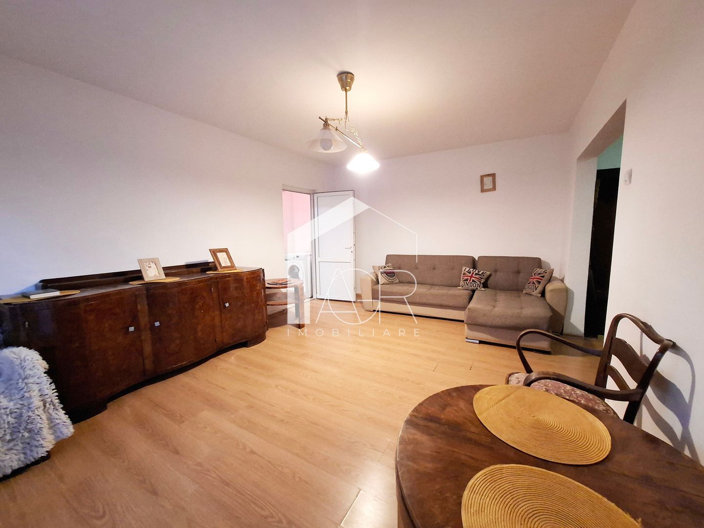 Apartament cu 2 camere de vanzare, zona Central - Poză 2