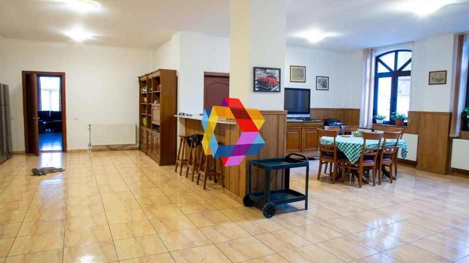 Conac cu piscina - 1810 mp - Poză 6