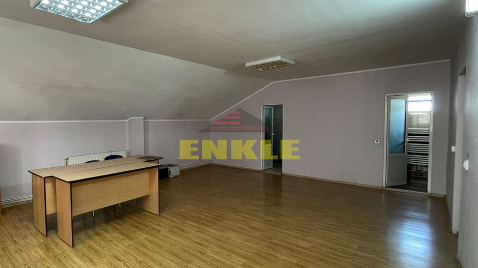 De vânzare: Hală industrială cu anexă birouri/apartament - Poză 1