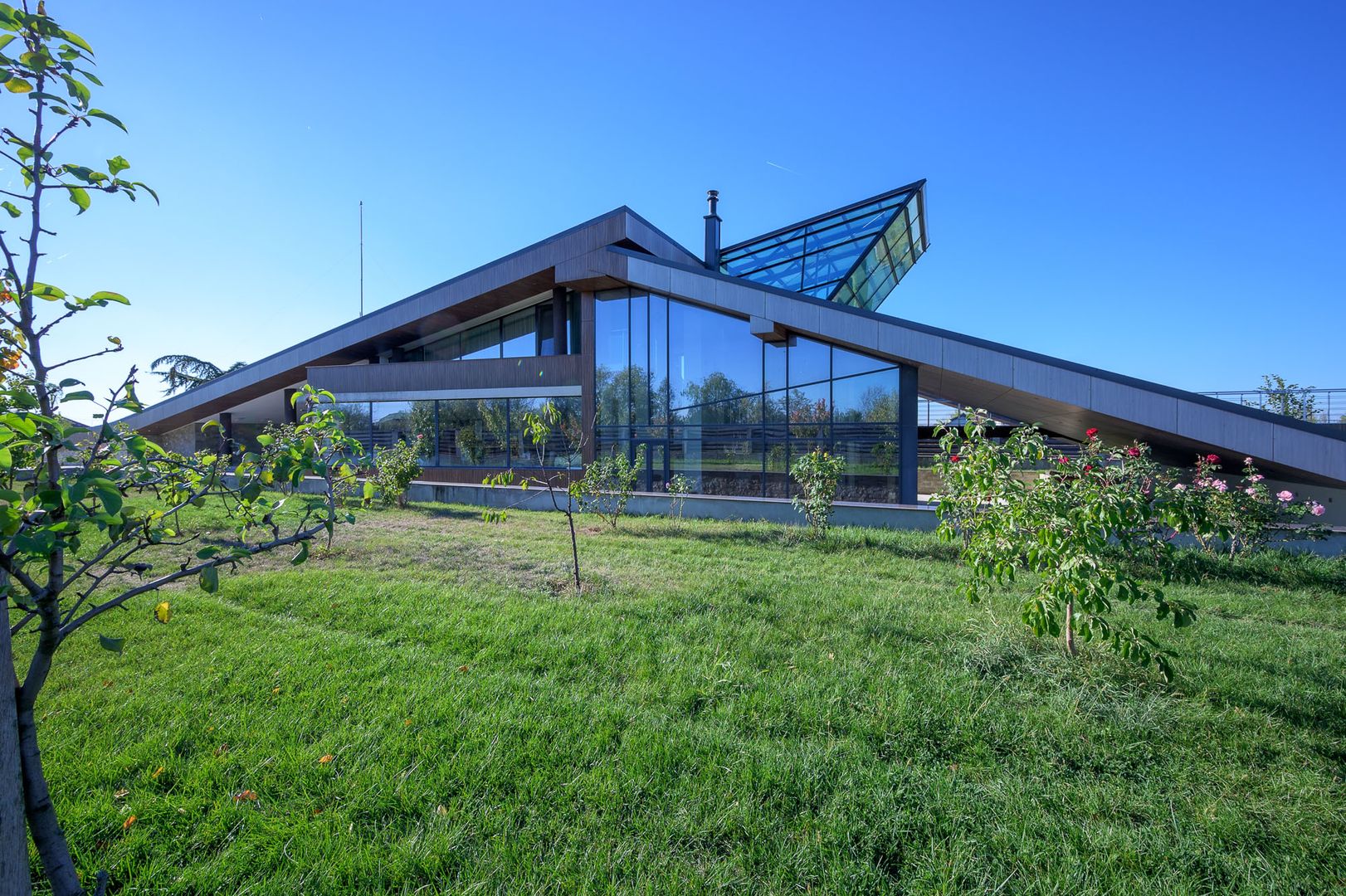 Vilă Futuristă: Eleganță & Inovație la limita pădurii, piscină, 4500mp - Poză 1