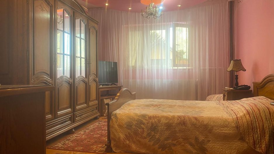 Oportunitate:clinica, birouri etc! Vanzare casa cu 4 camere-Targoviste - Poză 3