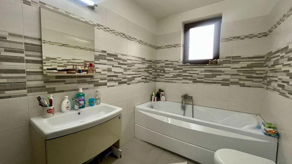 CASA COMPLET UTILATA SI MOBILATA MODERN CU GRADINA | 1100 MP |MARGINEA - Poză 37