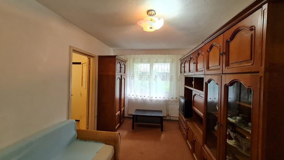 Apartament modest în zona Dacia - Poză 1