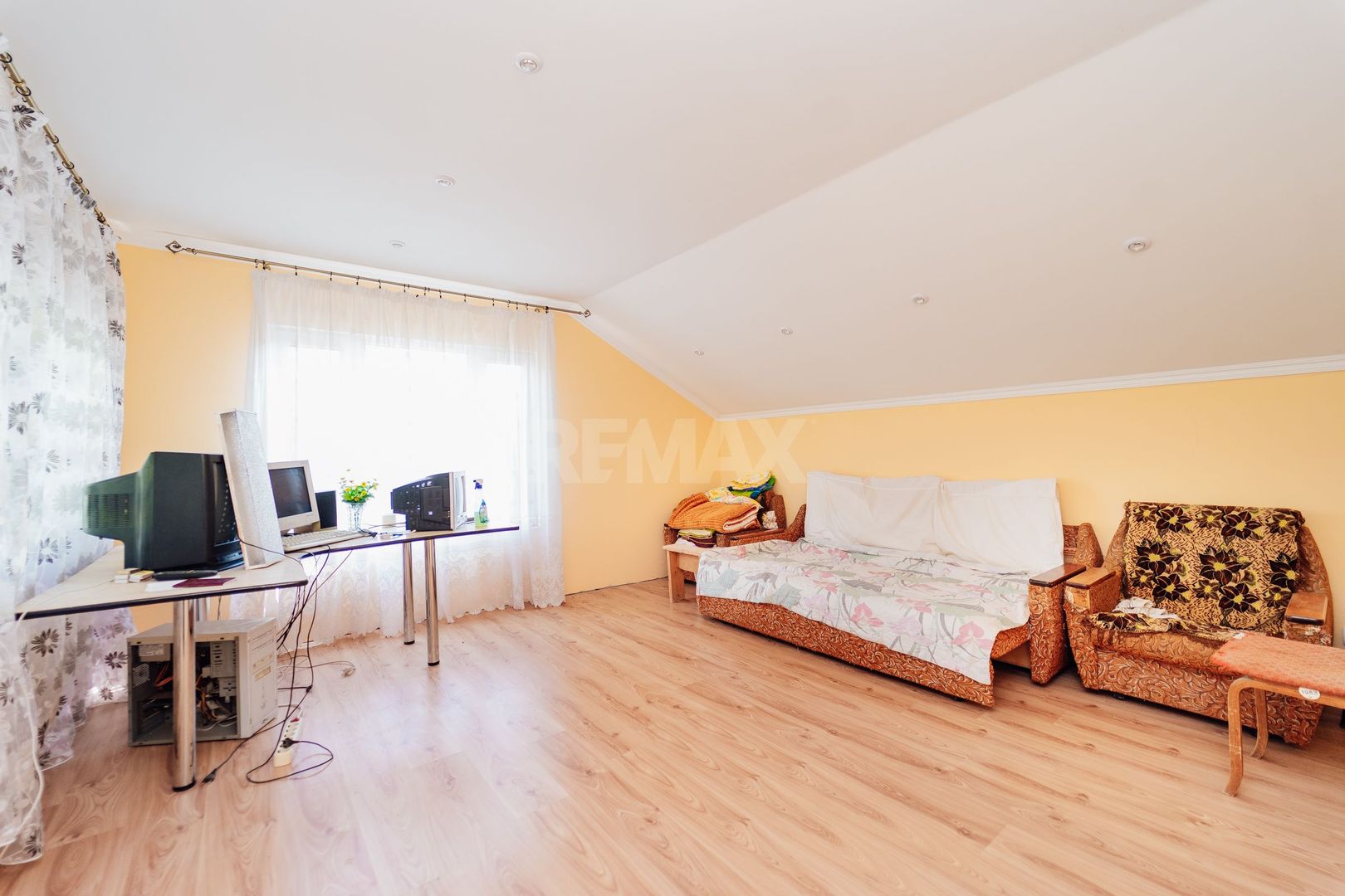 SE VINDE CASĂ DE VACANȚĂ ÎN TRUȘENI | TEREN 7,34 ARI - Poză 9