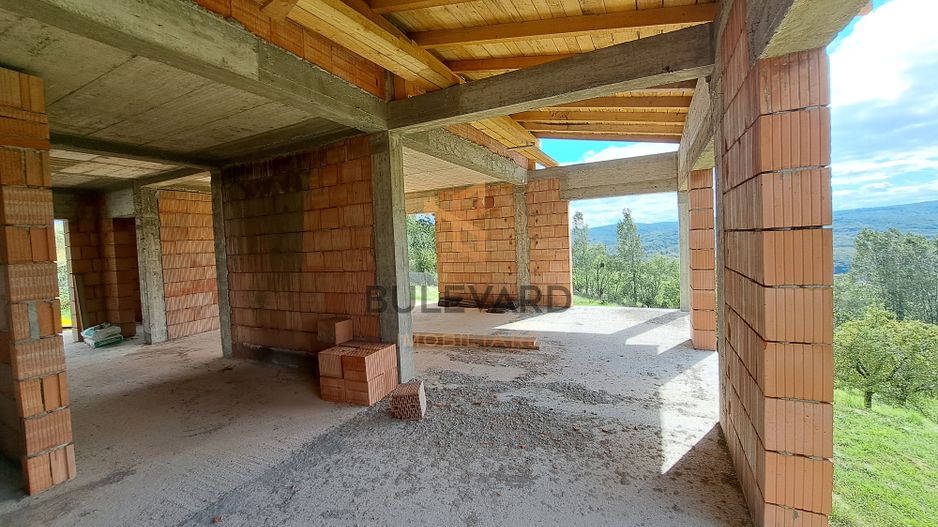 Casa la rosu 172 mp utili, 750 mp teren, view superb! - Poză 14