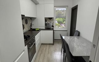 Apartament 3 camere complet renovat - Poză 2