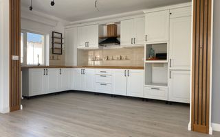 Liniste si confort! Vanzare casa la cheie, luminoasa in Priseaca! - Poză 1