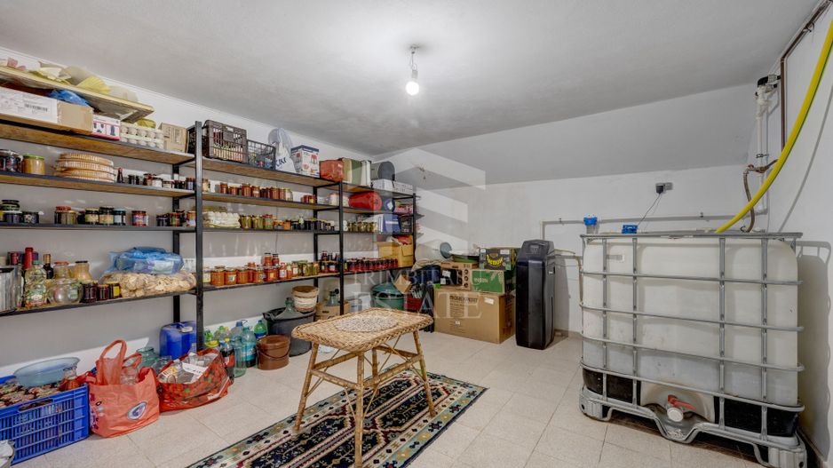 Vilă 342 mp cu piscină și 800 mp teren / 4 dormitoare / Pleașa - Poză 45