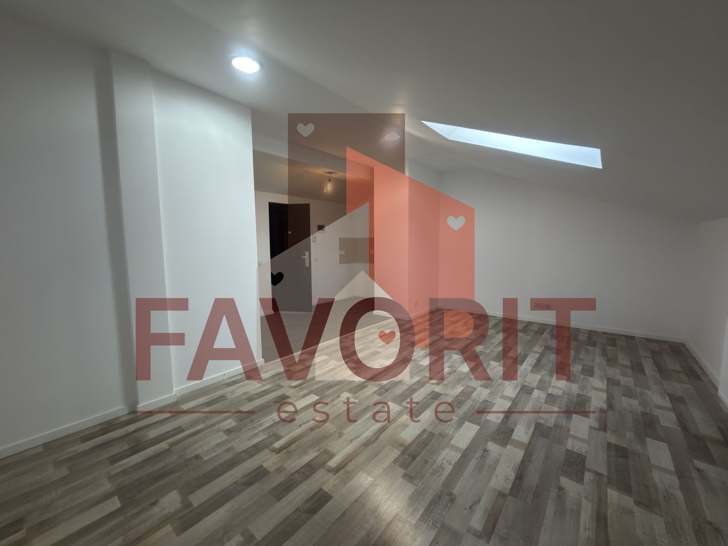 Disponibil imediat. Bloc nou - Poză 2