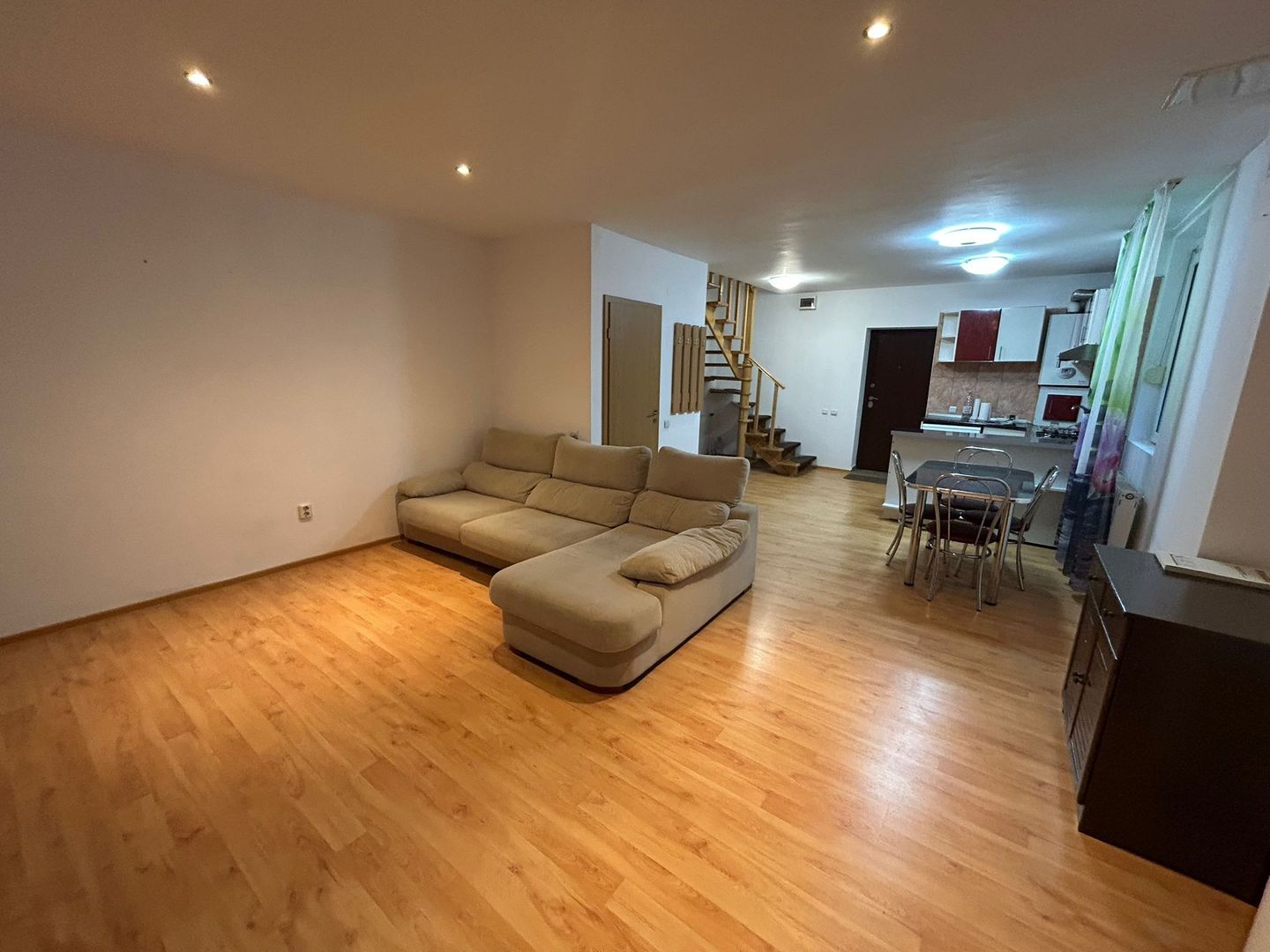 Apartament 3 camere -  zona Tolstoi - Poză 1