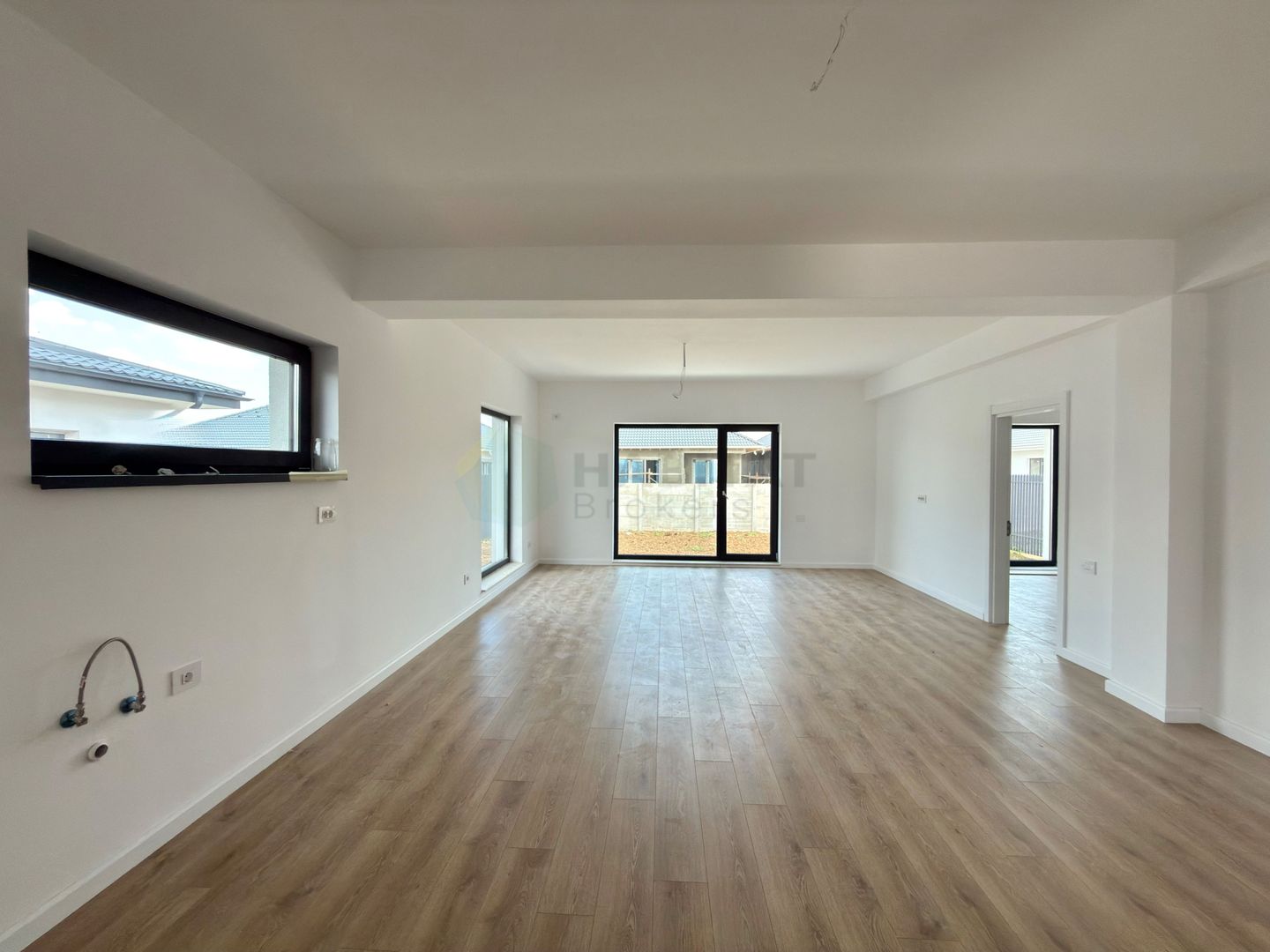 Casa 4 camere pe parter-Tunari | Teren 400 mp - Poză 22