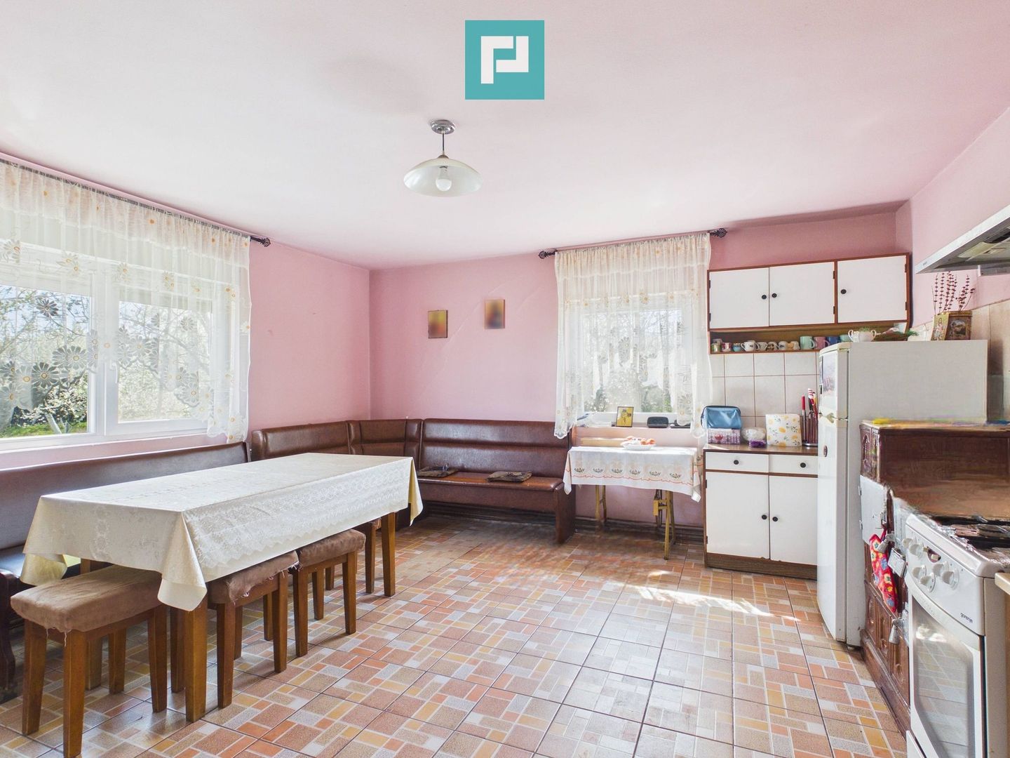 Casă solidă cu 5 camere in localitatea Almaș, Arad - Poză 3