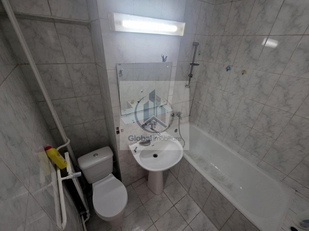 Inchiriere 3 camere Piata Unirii decomandat 80 mp | 2 bai 2 balcoane - Poză 2
