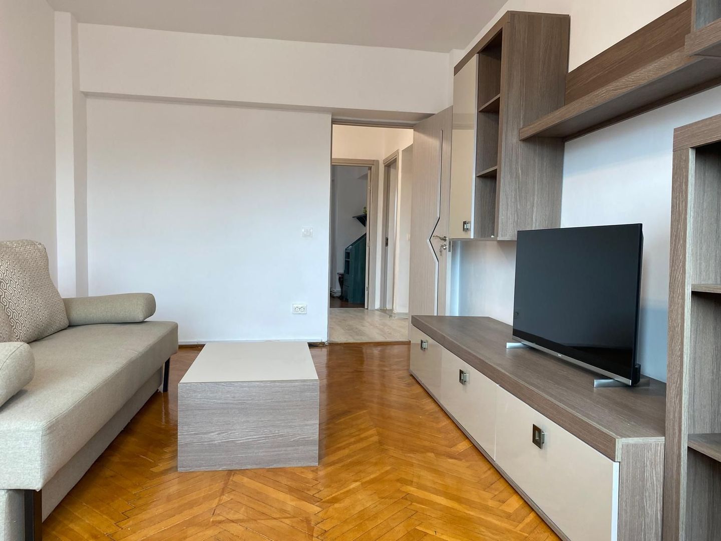 Închiriere apartament cu 4 camere, spatiu generos– Centru, Târgoviște - Poză 2