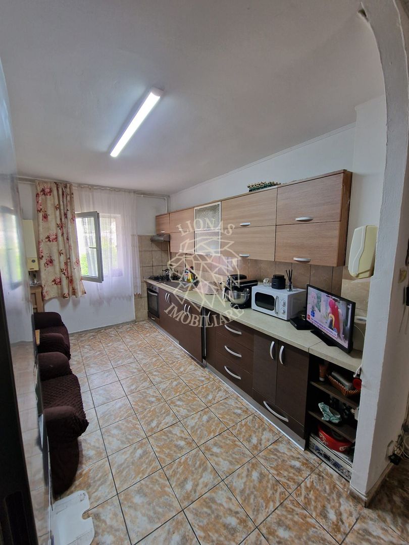 Apartament decomandat 3 camere-2 balcoane-etaj 3-Zona Petru Maior - Poză 6
