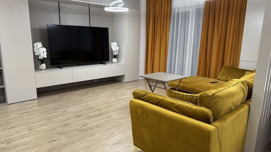 First Rental | 3-room duplex apartment | Carol Park | Parking - Poză 1