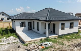 Casă pe parter de vânzare în cartierul Izvor - Poză 1