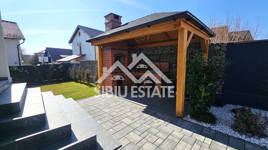 Casa Sibiu, intrare Selimbar, garaj, pivnita, curte mare - Poză 4