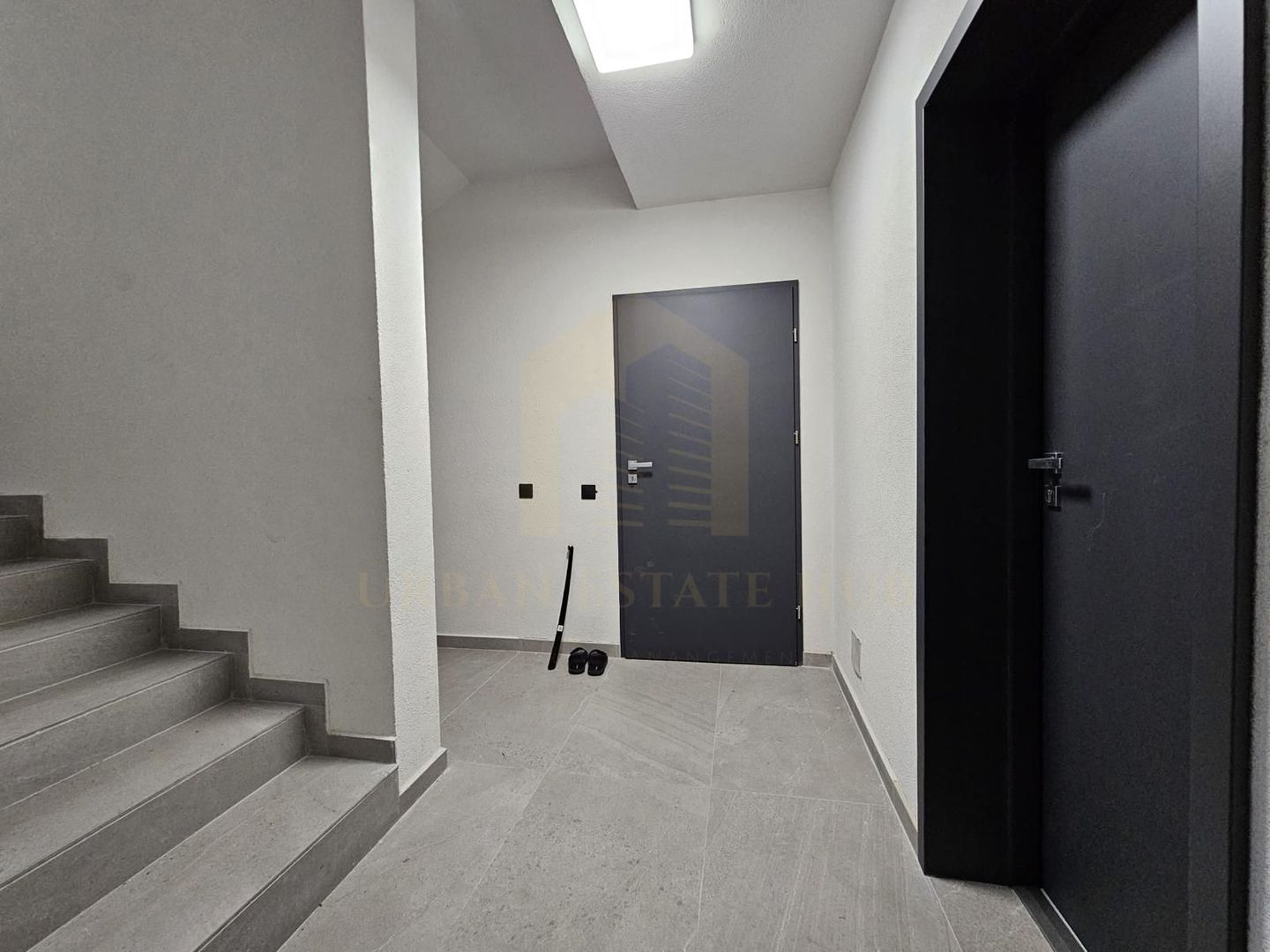 Vanzare  cladire cu 2 apartamente,  600 mp, garaje subterane, Andrei Muresanu - Poză 25