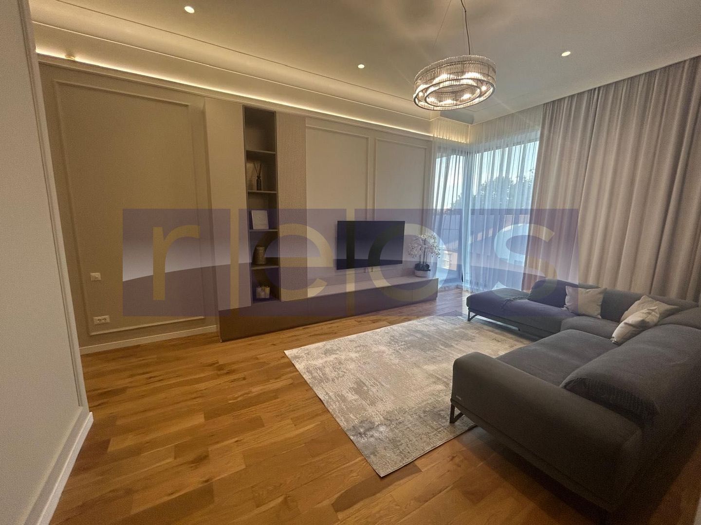 DE INCHIRIAT APARTAMENT 4 CAMERE ONE COTROCENI - PARCARE - METROU - Poză 1