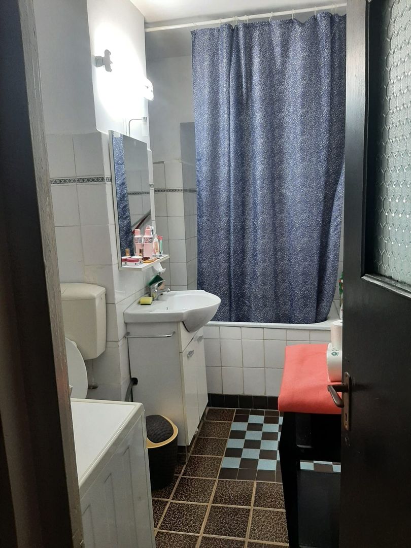 GARSONIERA NATIUNILE UNITE - BUCATARIE INCHISA, MOBILAT/ UTILAT MODERN - Poză 4