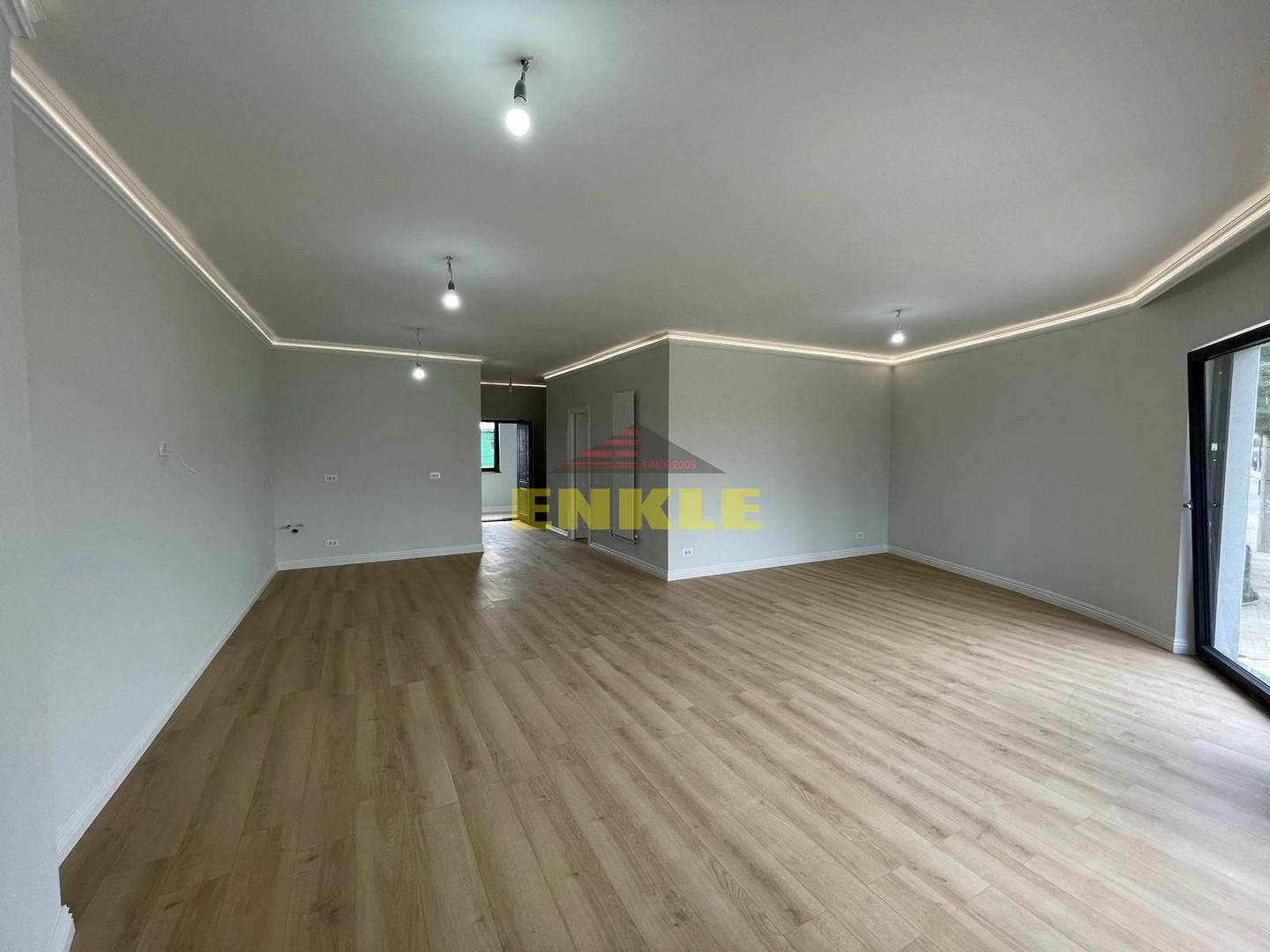 De închiriat: 2 spații comerciale moderne, 80 mp fiecare. - Poză 6