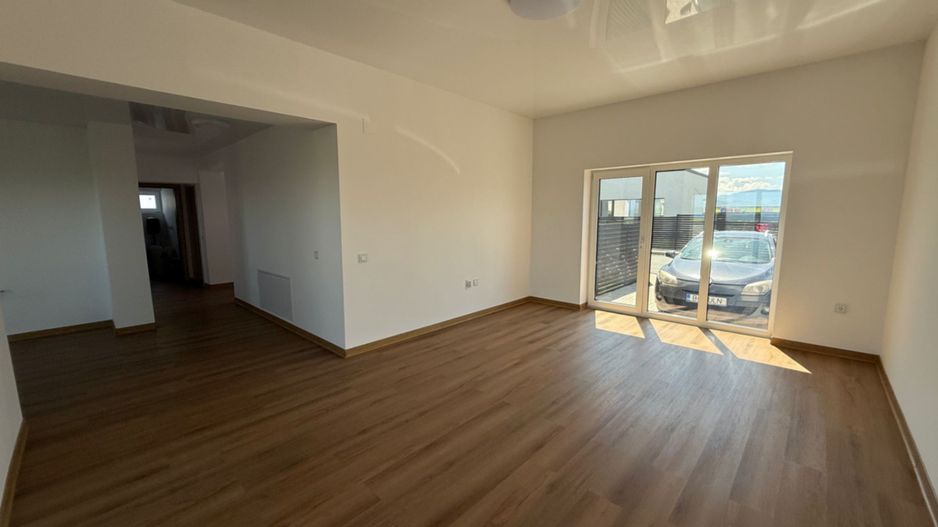 Casa/Vila cu 4 camere de vânzare - Izvor,Tărlungeni - Poză 14