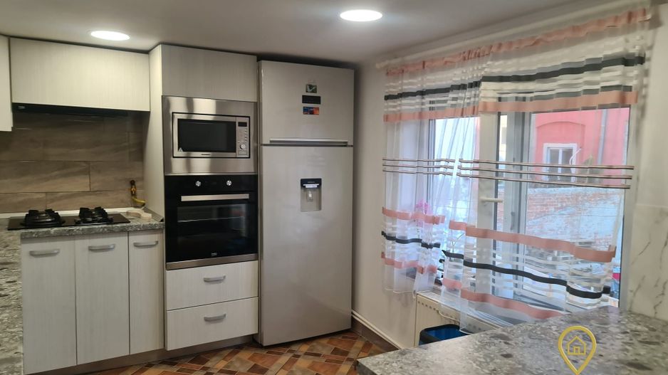 Casă cu 5 camere,  S+P+Mansarda-zona centrală Oradea(Strada Primariei) - Poză 10