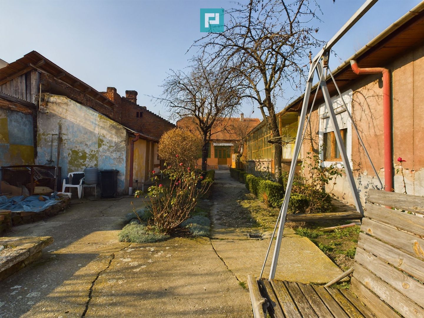 Casă individuală cu teren de 1100 mp și 3 apartamente în curte - Poză 32