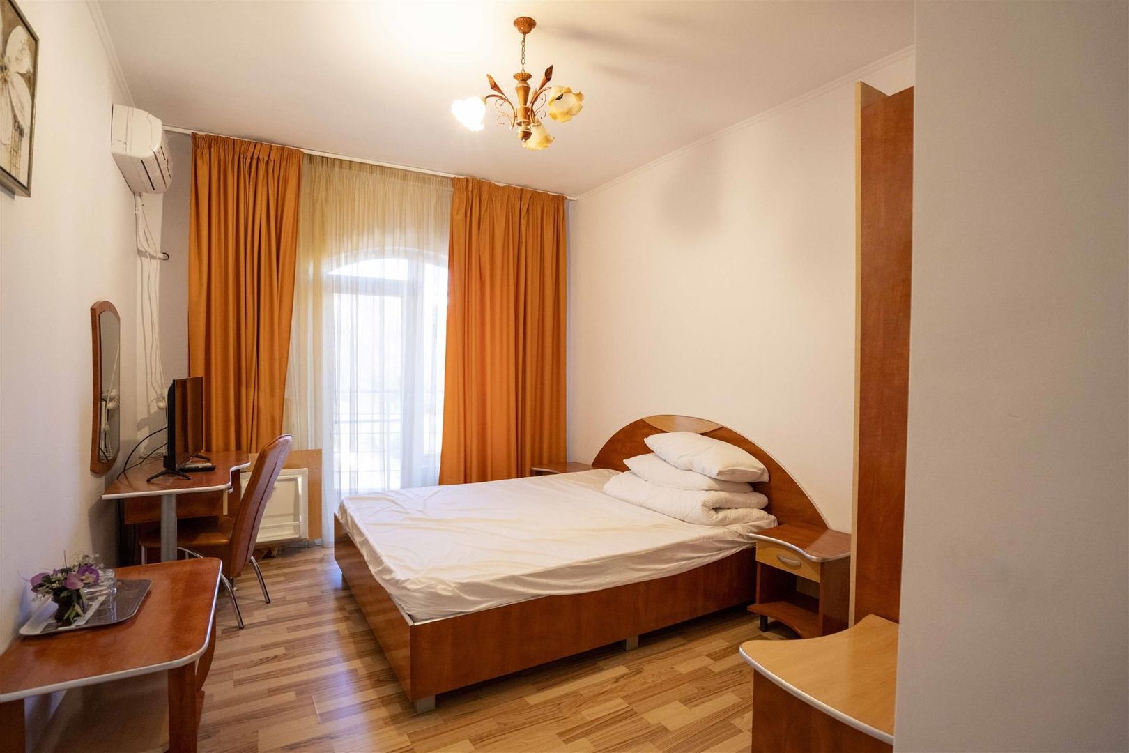 Pensiune turistica P+2E 17 camere Baile felix - Poză 12