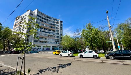 Apartament 2 camere Cișmigiu, vedere parc, etaj 7, luminos