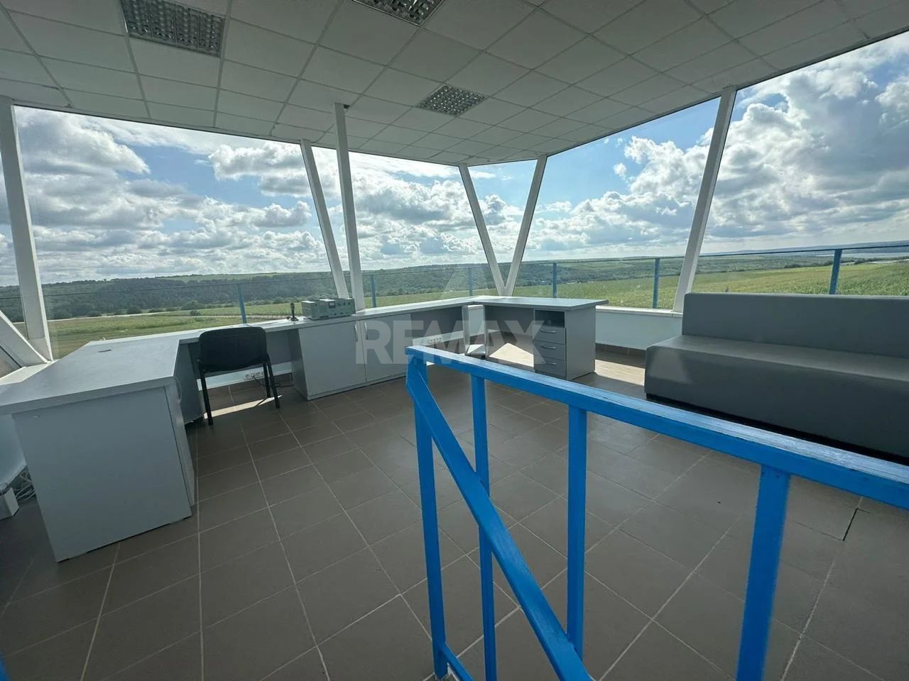 Aerodromul Horesti 24 ha teren + 1400 m2 hangare și 550 m2 cladire administrativa - Poză 18