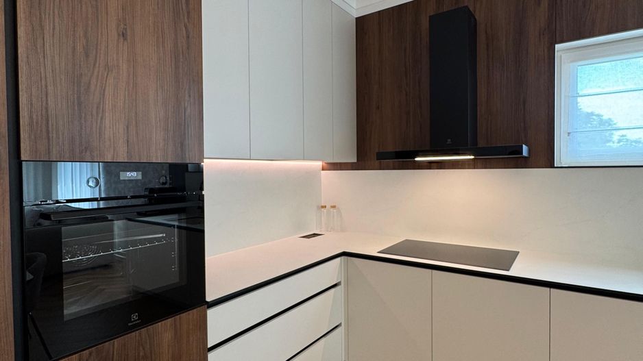 Vila mobilata ultra lux, curte mare, parcare acoperita-500 mp teren - Poză 2
