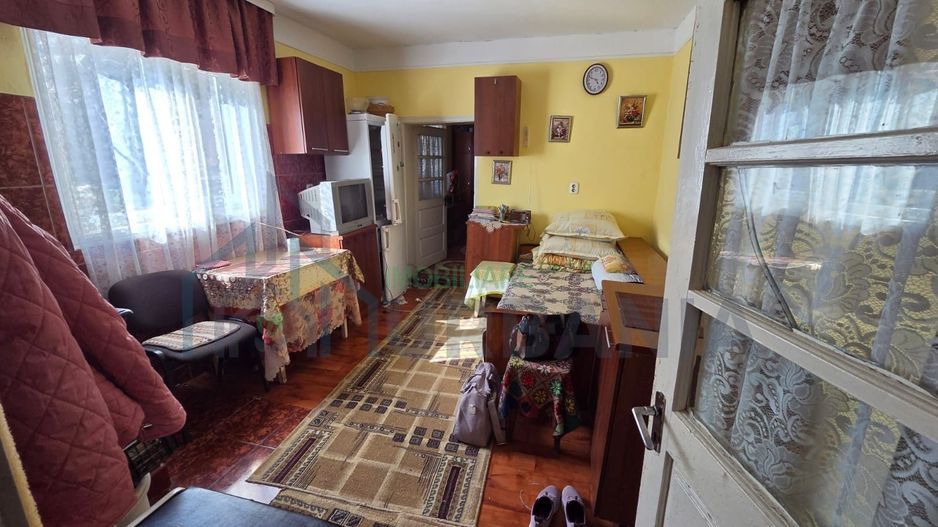 Casă de vânzare în Deleni, Iași – 3 camere, teren 2000 mp - Poză 5