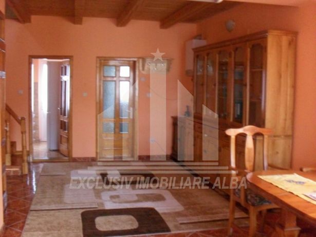 Casa cu 4 camere, Cetate - Poză 2