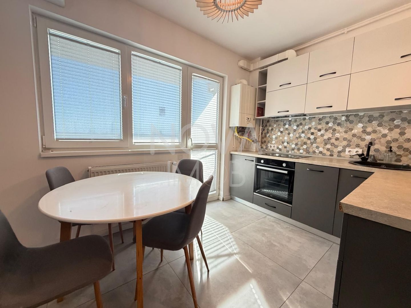 Apartament 3 camere, 2 balcoare, Calea Surii Mici - Poză 3
