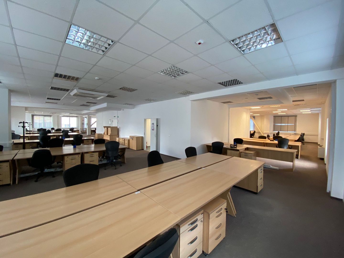 Cladire de  birouri - zona COMPLEX - Poză 20