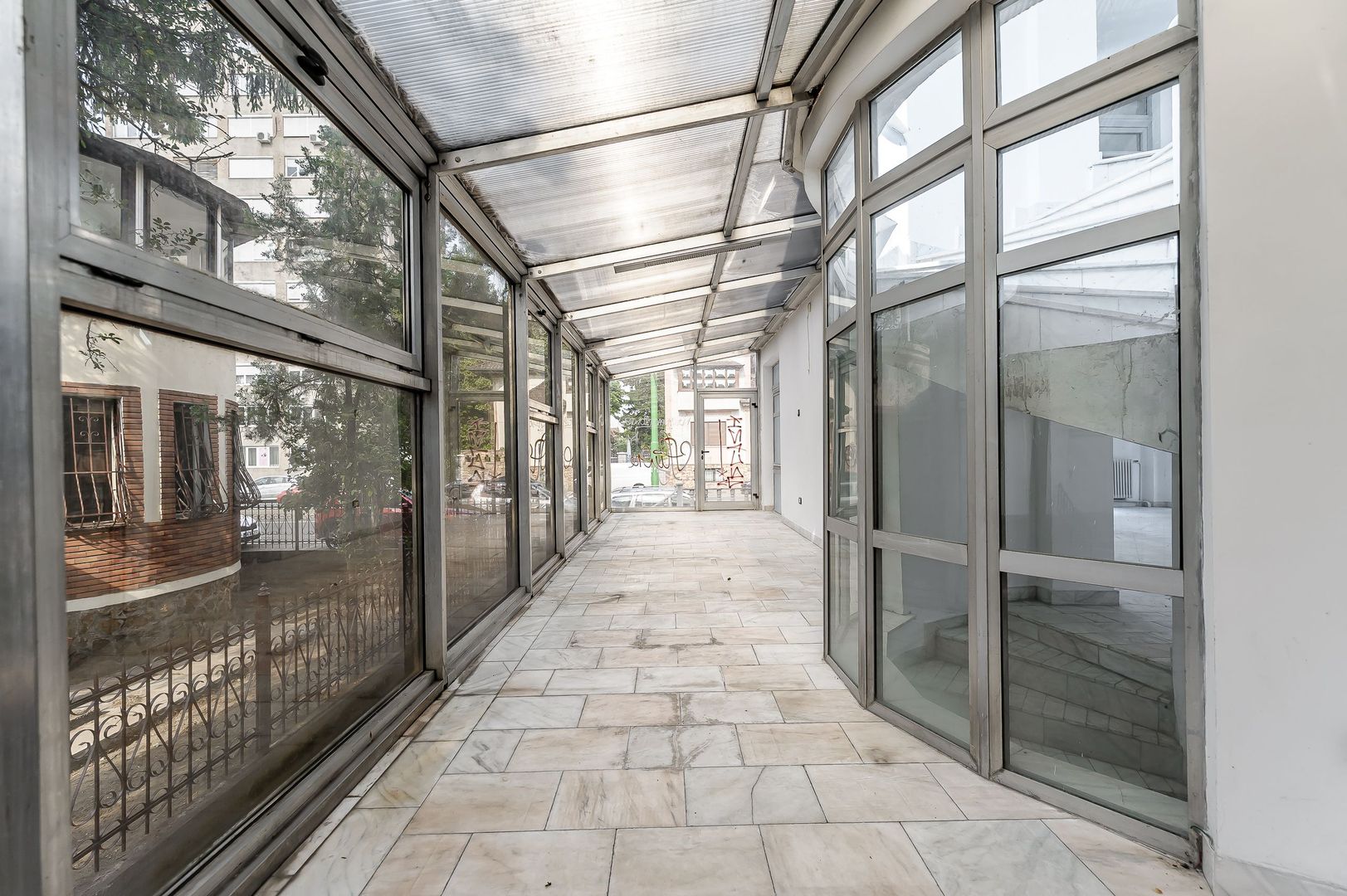 Imobil versatil, ideal pentru investiție, zonă cu trafic intens, Arad - Poză 5