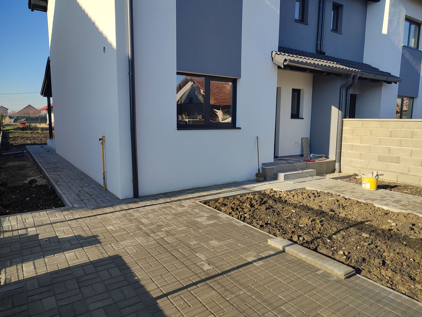 Sacalaz, 1/2 Duplex pe Etaj, 4 Camere,2 Bai,Terasa Acoperita - Poză 3