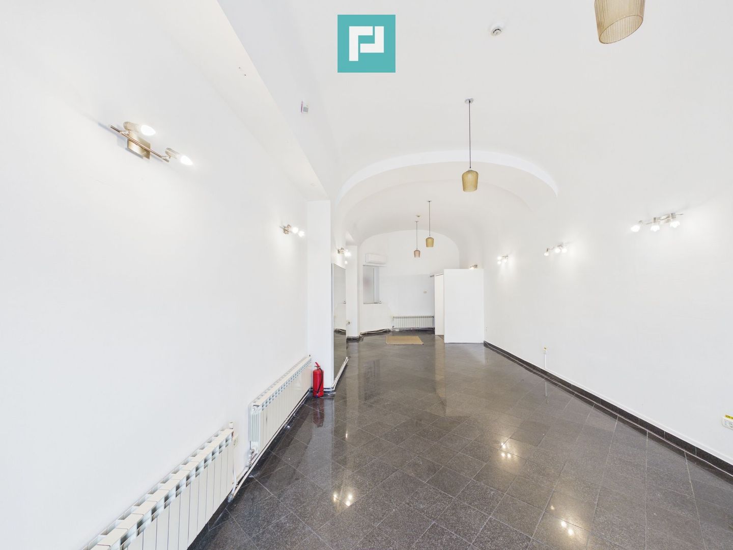 DE ÎNCHIRIAT | SPAȚIU COMERCIAL 60 MP ULTRACENTRAL - Poză 3