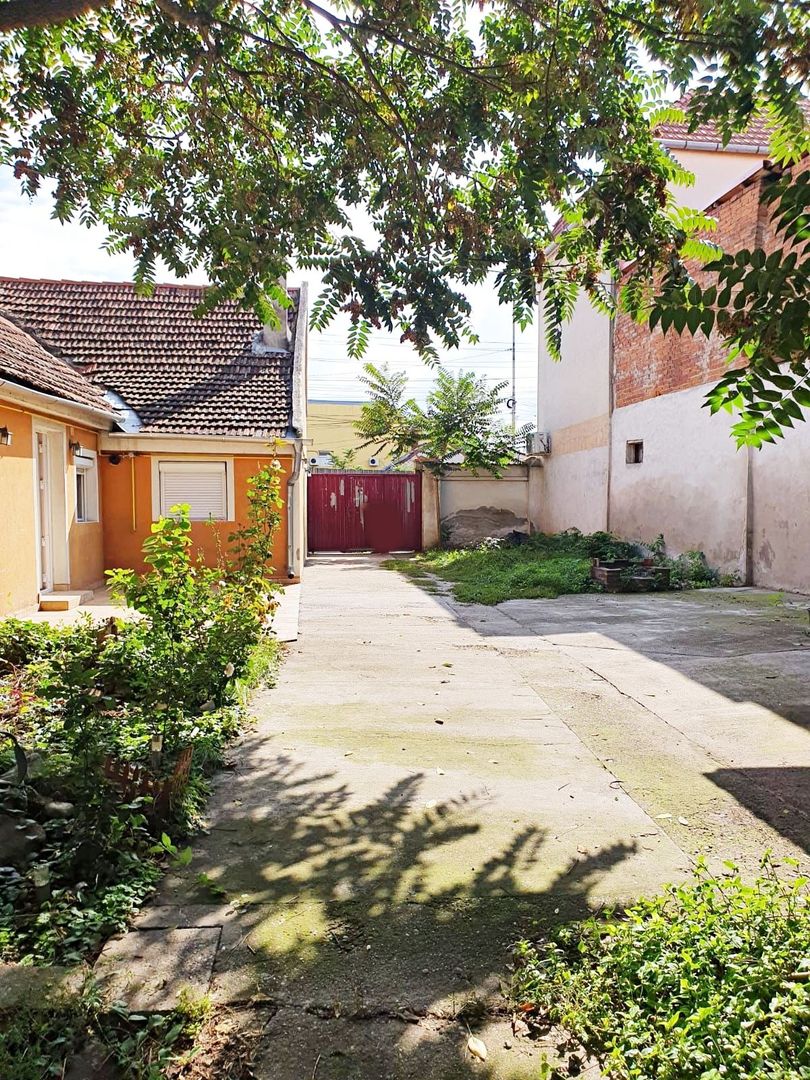 Casa de vanzare Ultracentral in zona Decebal, Oradea - Poză 1