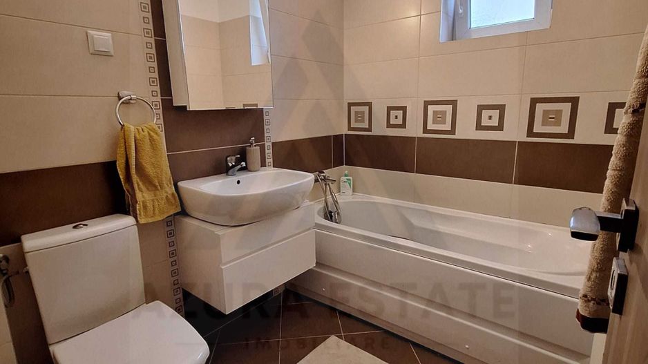 Apartament modern 3 camere 2 bai 2 balcoane etaj 2 si parcare Turnisor - Poză 6