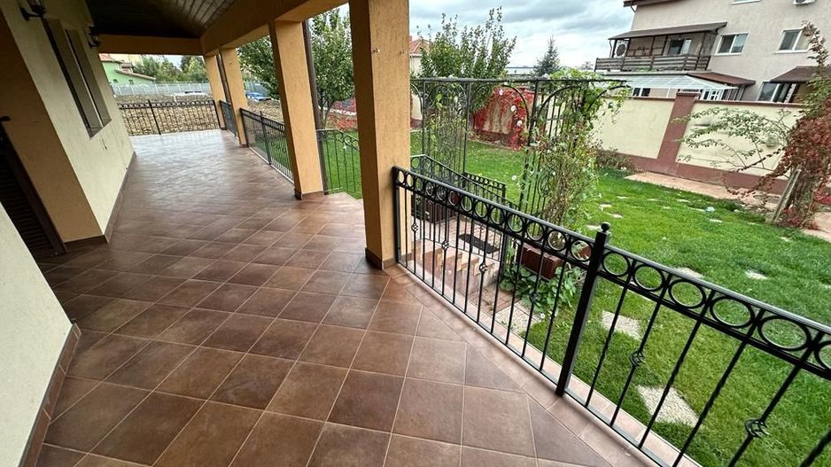 VILA  - ARADULUI. -British - Poză 24