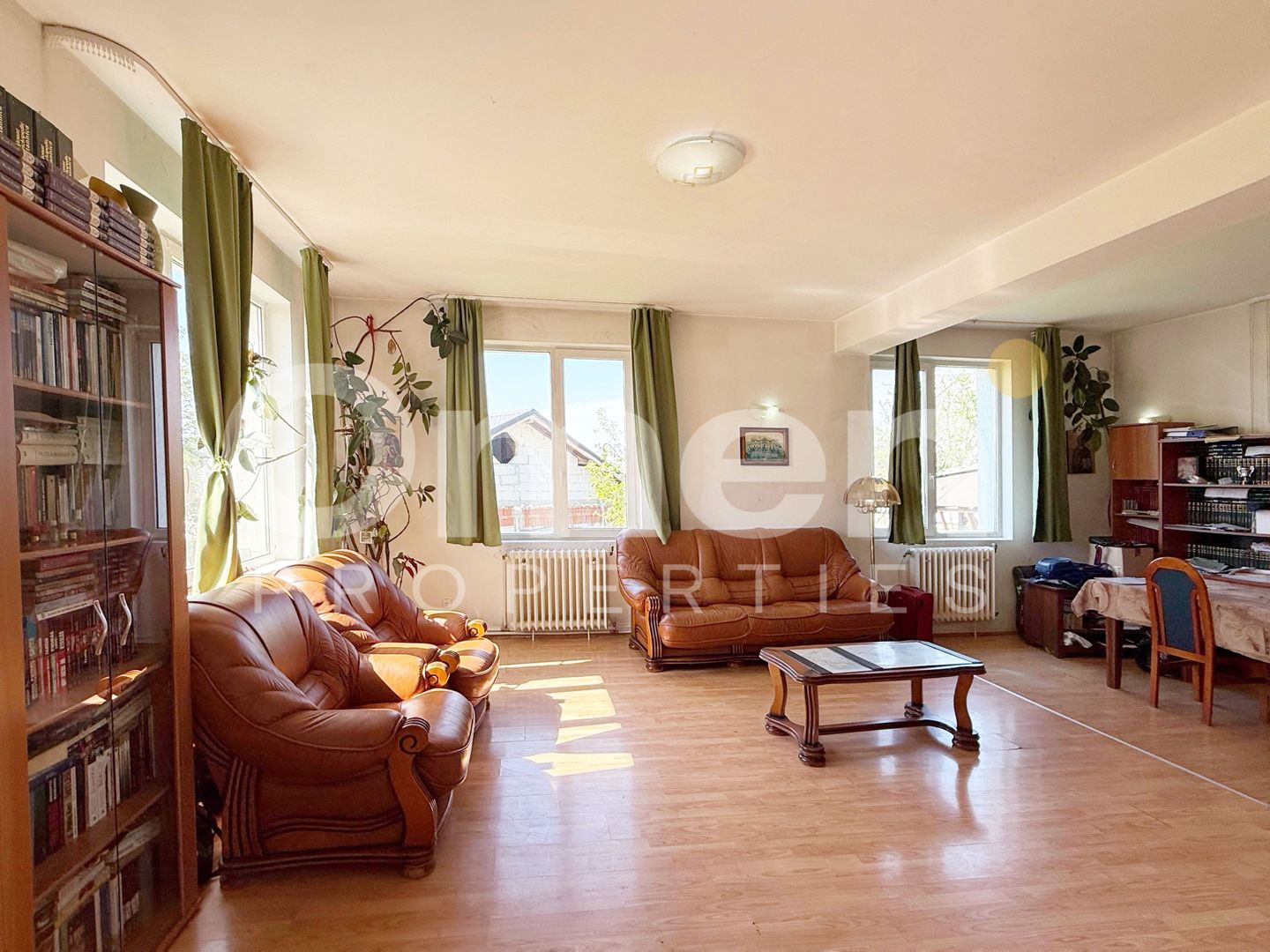 Casa de vanzare Tautii de sus 300 mp + 12 arii teren - Poză 2