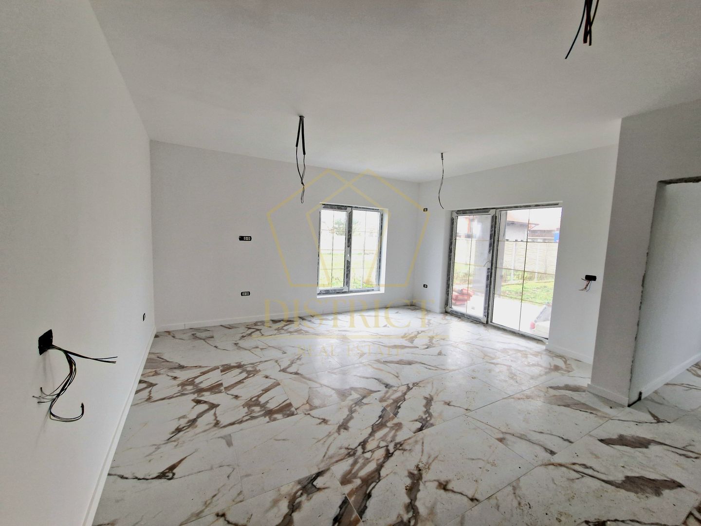 Duplex spatios cu 5 camere | Mosnita Noua - Poză 1