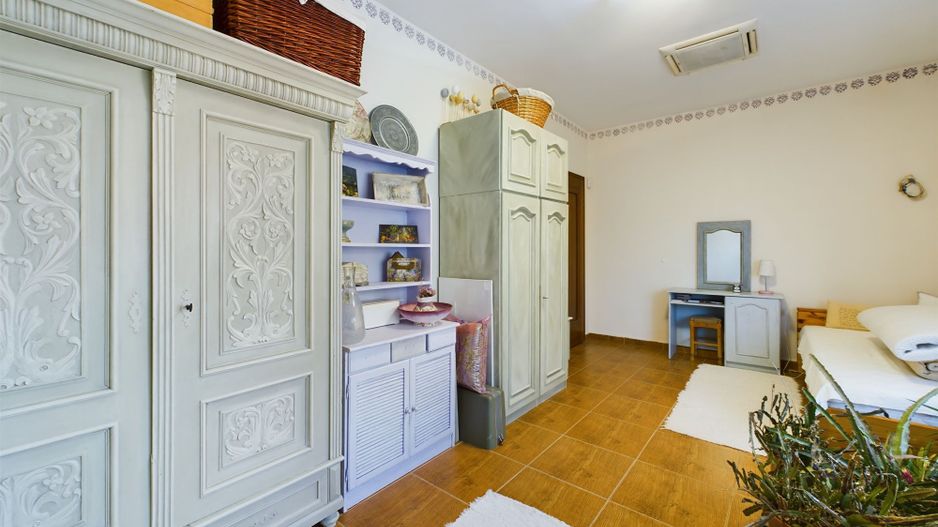 Vilă/casă cu 6 camere 400mp în Dumbrăvița - Poză 15