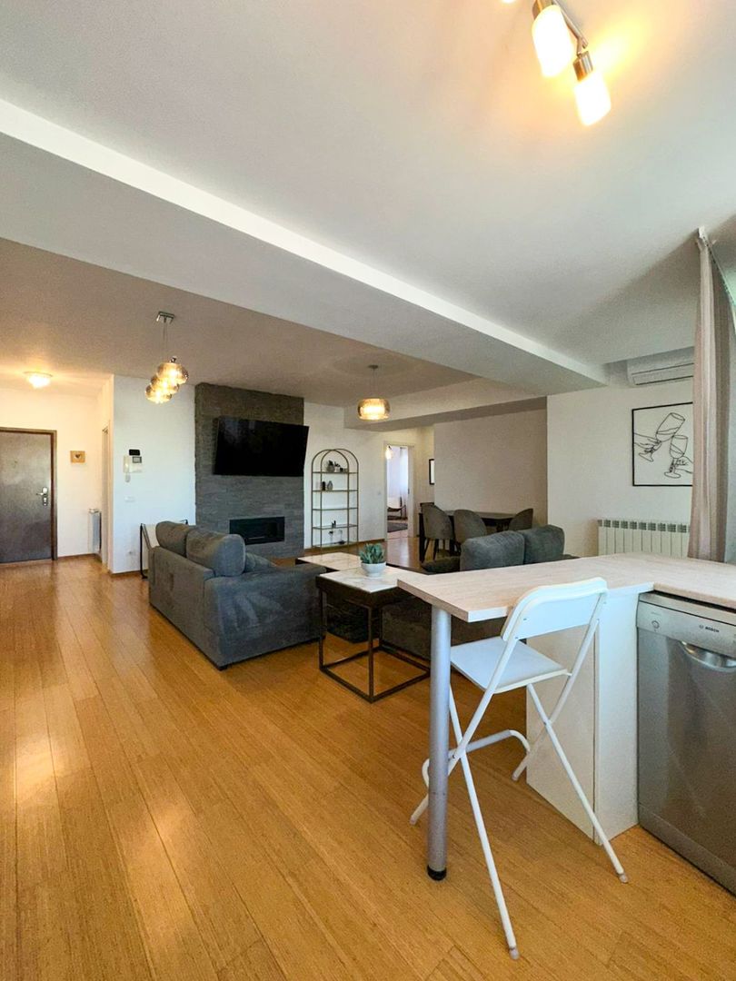 Chirie | Apartament 3 camere | Dressing | 2 locuri de parcare - Poză 1