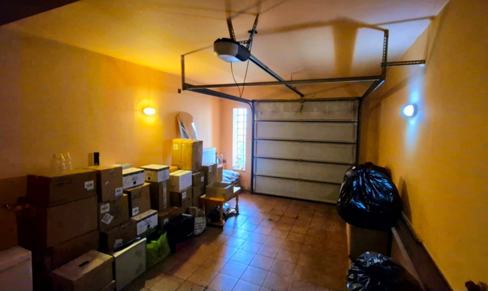 Cauți o casă mare sau spațiu pentru business? Aici le ai pe ambele! - Poză 29