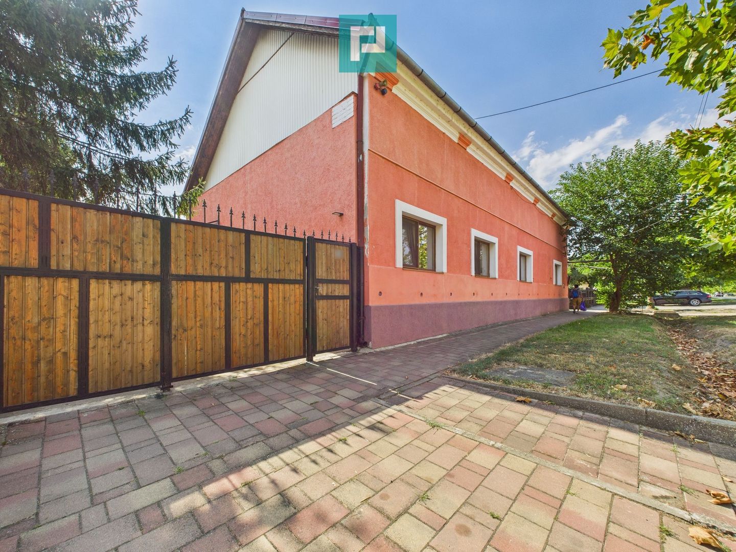 Casă cu 6 camere în Sânicolau Mare Timiș - Poză 1