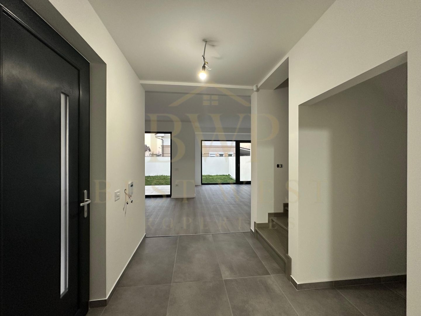 Duplex 1/2, 4 camere, 3 băi, la strada principală Mosnita Veche - Poză 6